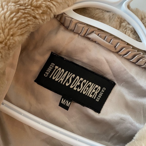 Beige fur coat - Picture 3 of 5